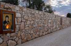 Terlizzi, quel vialetto scandito da 28 dipinti della Vergine: � la 